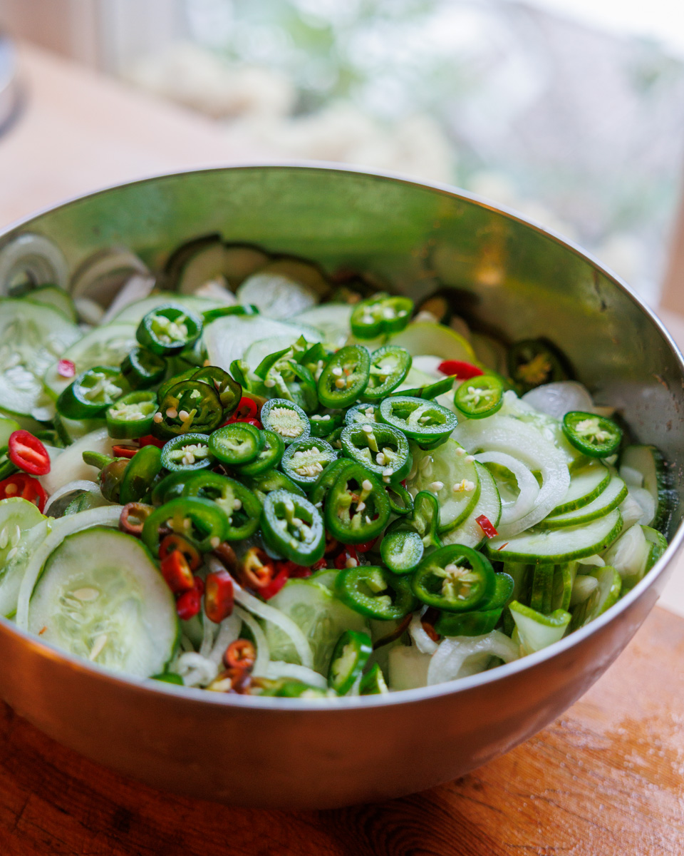Bread and Butter Pickles med lök och chili